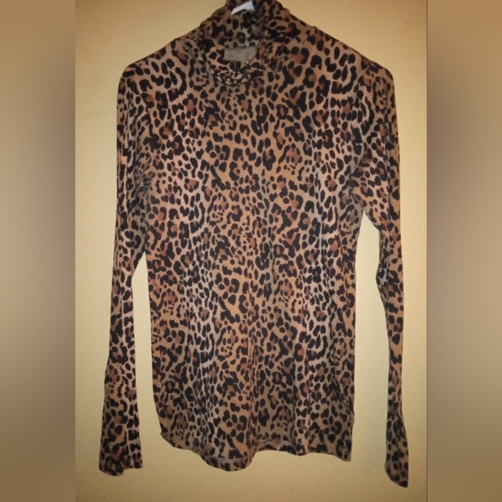 Leopard GAP turtleneck